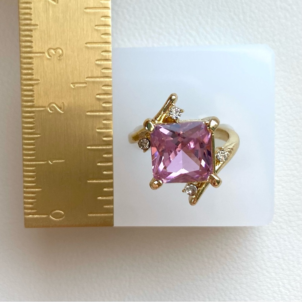 Elegant Pink and Gold Ring - Picture 3 of 3
